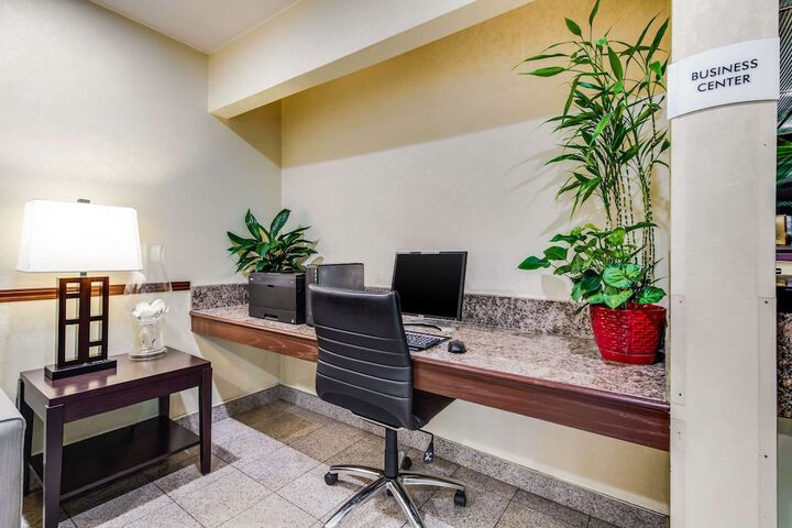 Business Center 58 of 60