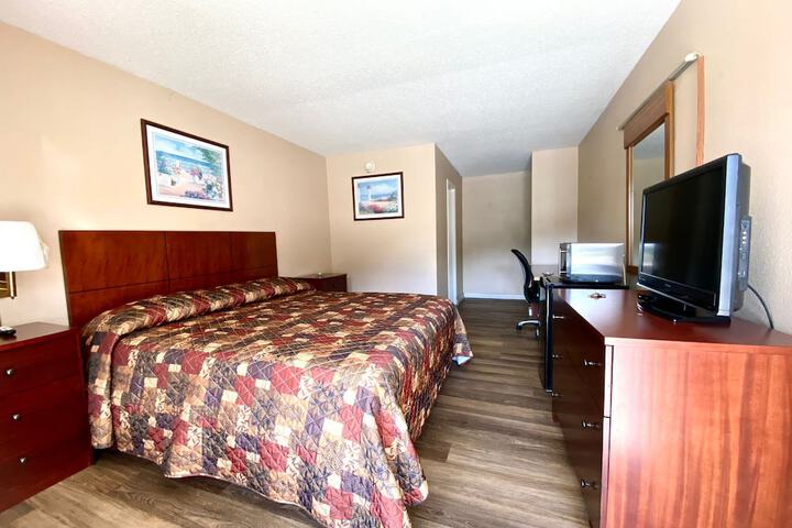 Room 9 of 10