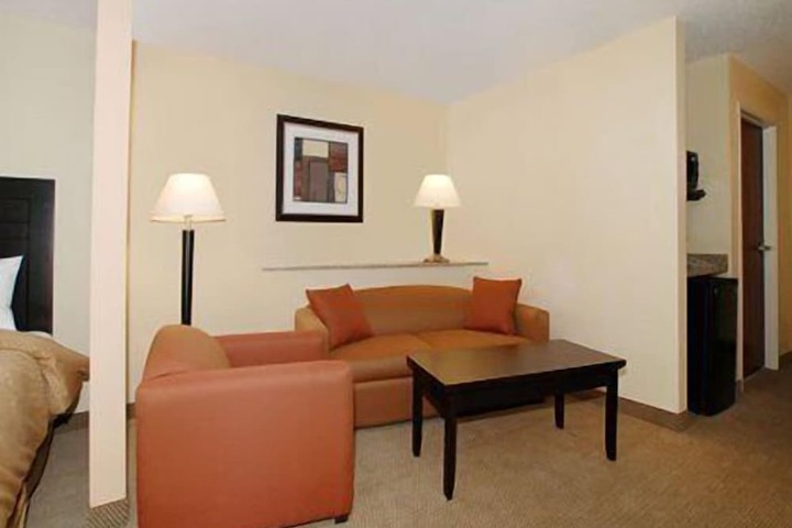 Room 27 of 40