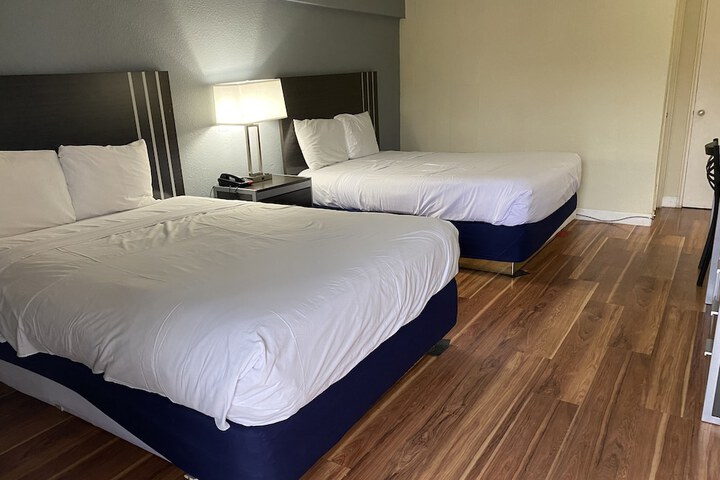 Room 41 of 77