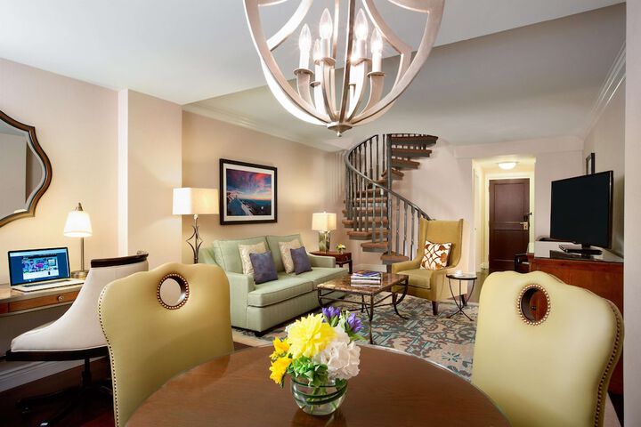 Room 30 of 215