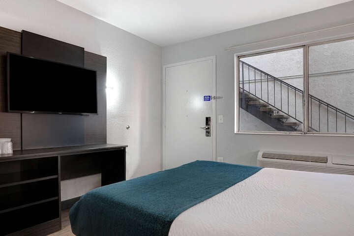 Room 31 of 43