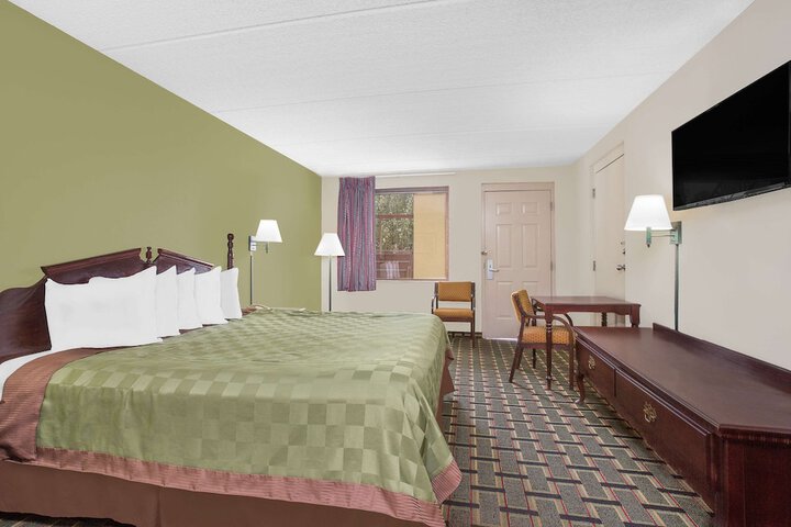 Room 7 of 14