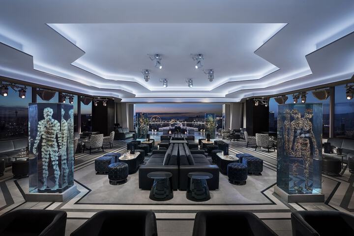 Lounge 109 of 129