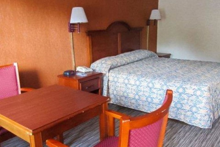 Room 9 of 14