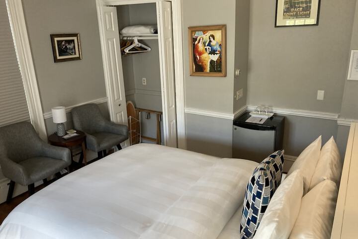 Room 30 of 65