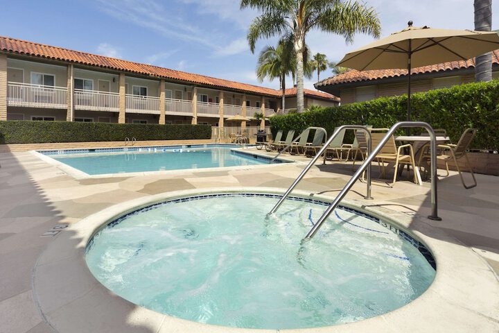 Pool 8 of 25