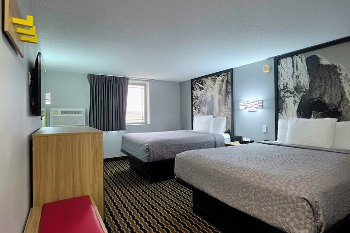Super 8 by Wyndham Yankton