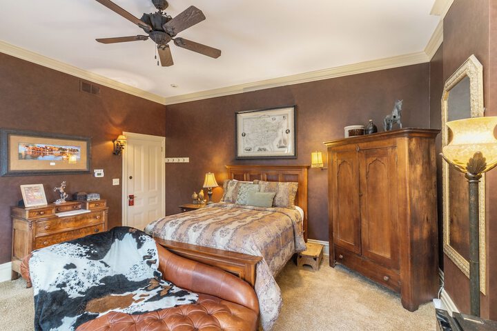 Room 21 of 132