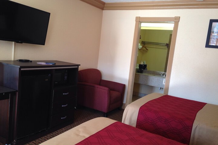 Room 7 of 19