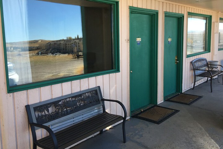 Travelers Inn & Suites