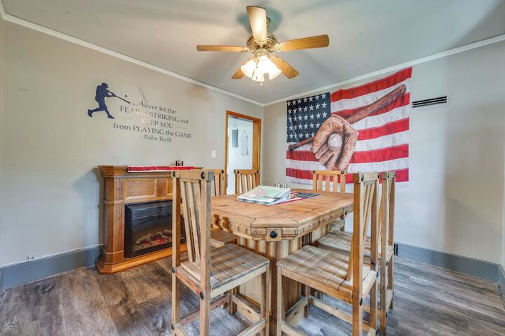 Cozy Iowa Getaway w / Patio & Fenced-in Yard!