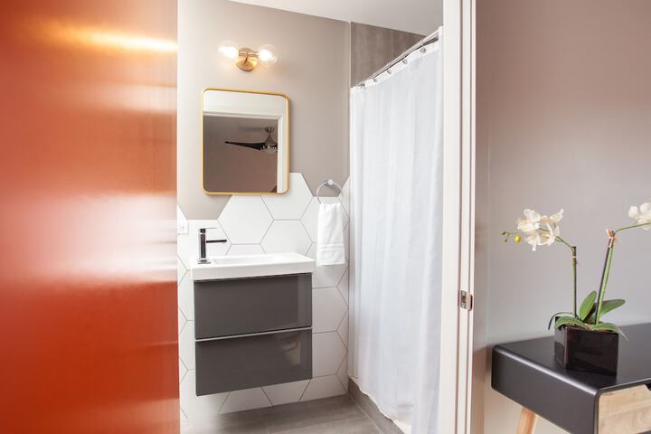 Room 28 of 46