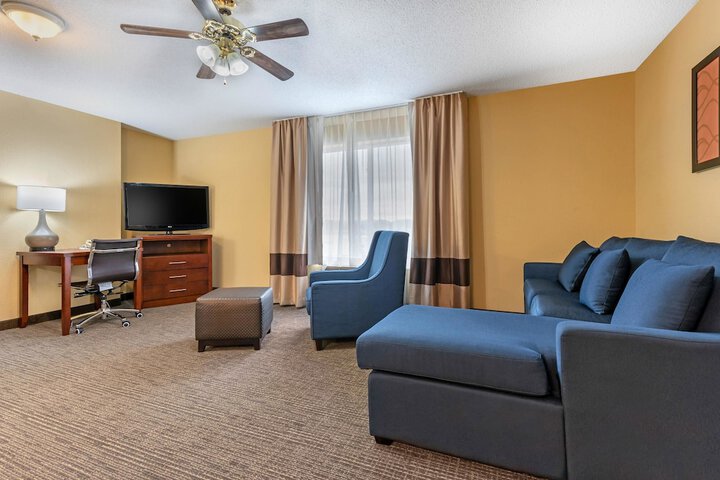 Comfort Suites Findlay I-75 near Sports Complex