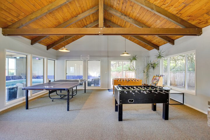 Lincoln City Vacation Rental w / Pool & Ocean Views