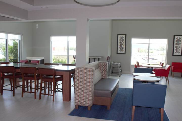 Holiday Inn Express & Suites Somerset Central by IHG