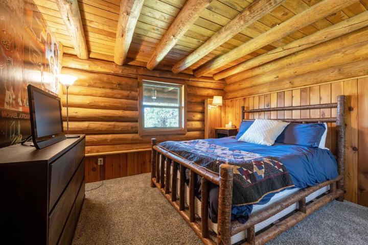 Rowland Log Cabin
