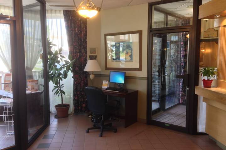 Quality Hotel & Suites