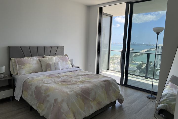 Room 10 of 16