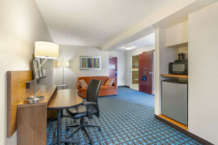 Room 25 of 40