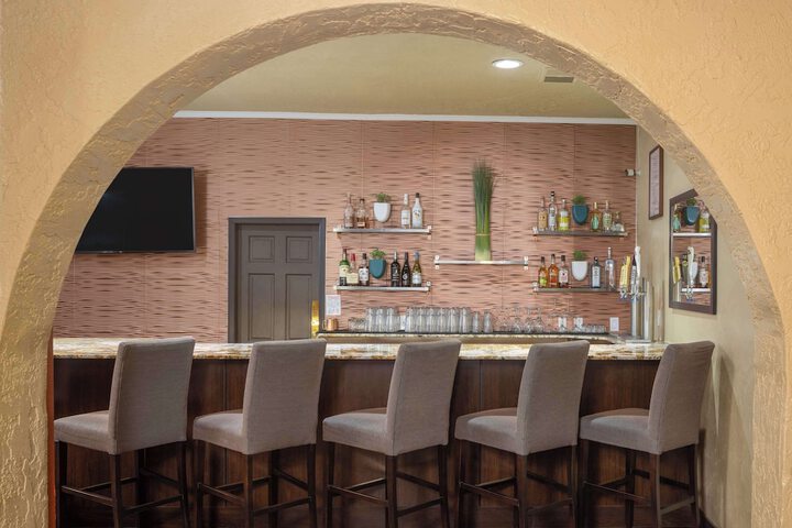 Lounge 63 of 68