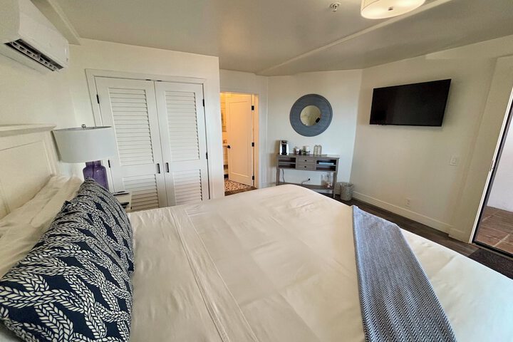 Room 32 of 65