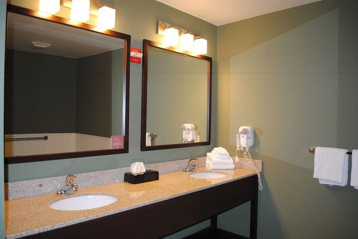 Sleep Inn & Suites Queensbury - Lake George