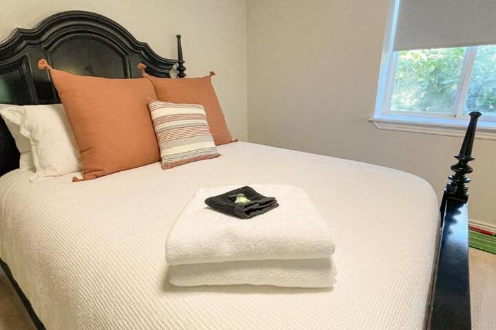 City View Retreat 2 BR 1 B