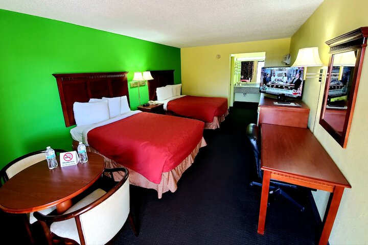Room 9 of 16