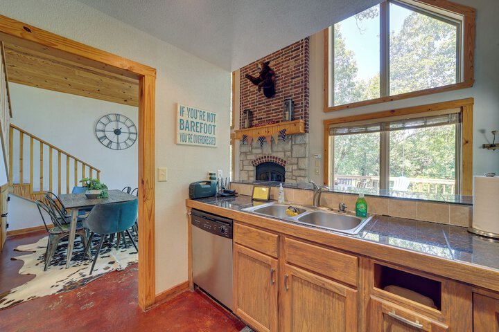 Boat Dock & Fire Pit: Lakefront Paradise in Eucha!