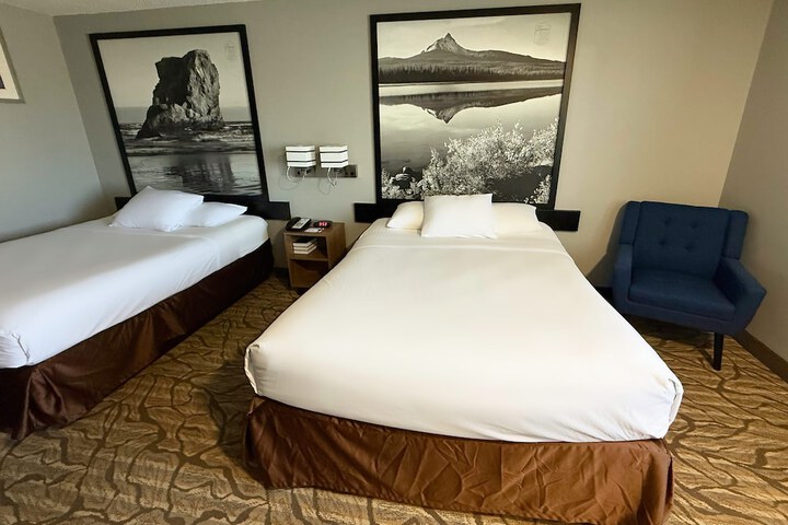 Super 8 by Wyndham Baker City