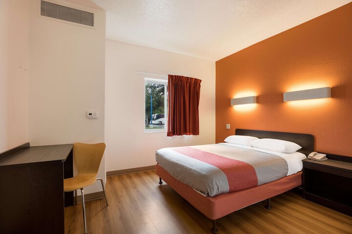 Room 16 of 34