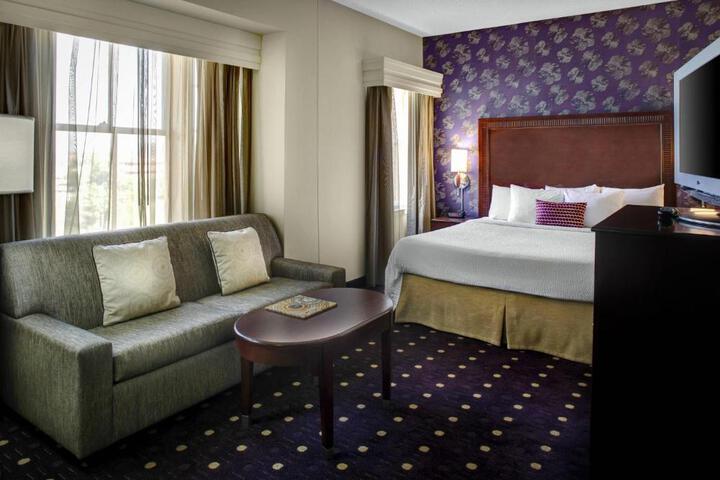 Courtyard by Marriott Kansas City Country Club Plaza