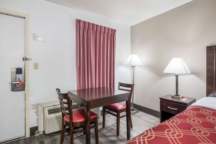 Room 14 of 34