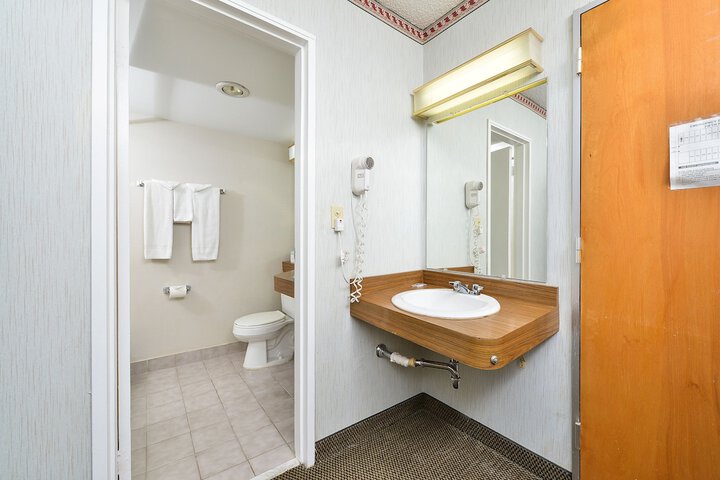 Room 11 of 25