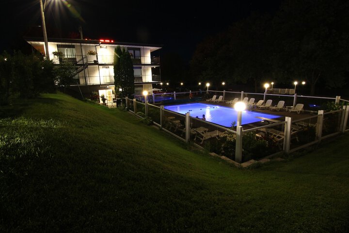 Pool 25 of 93