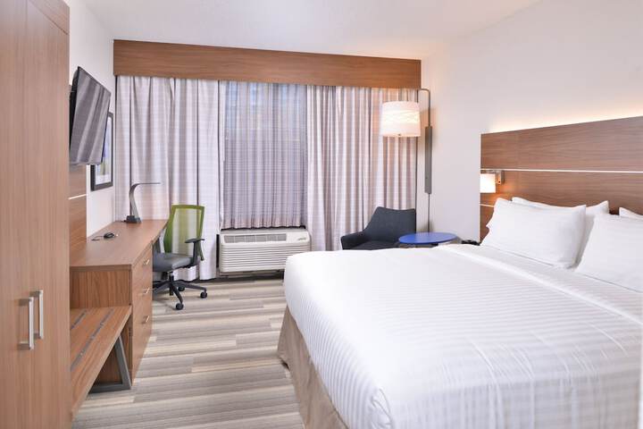 Room 53 of 67