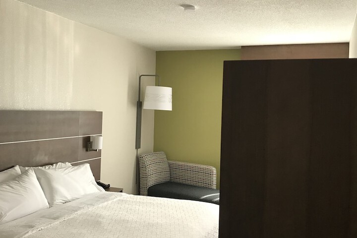 Room 9 of 47