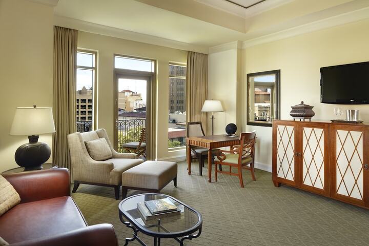 Room 32 of 70