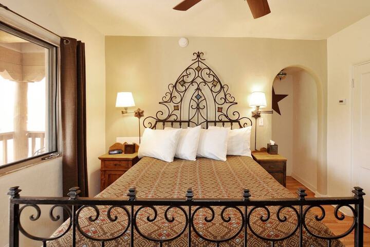 Room 12 of 80