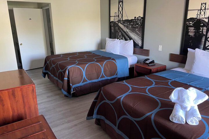 Room 21 of 36