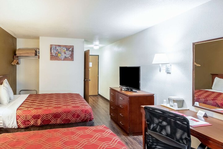 Room 52 of 100