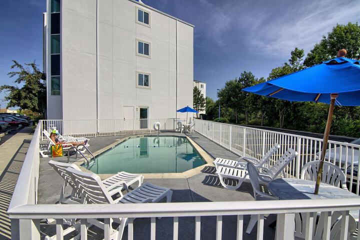Pool 9 of 40