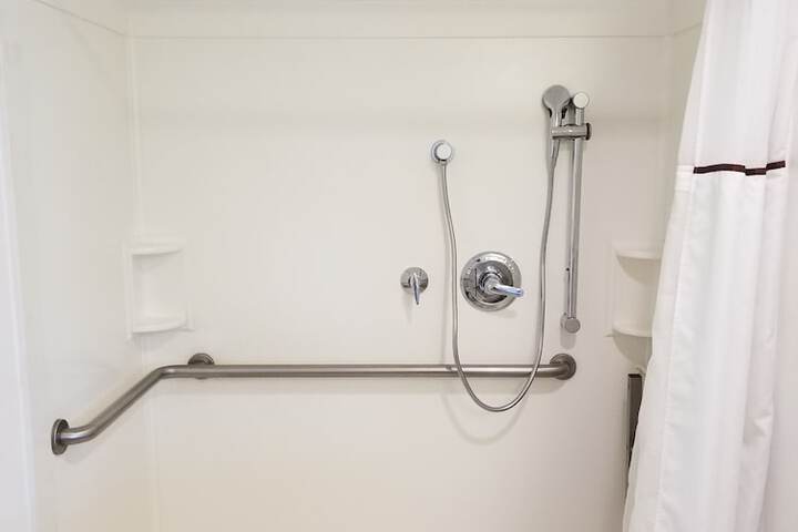 Room 82 of 143