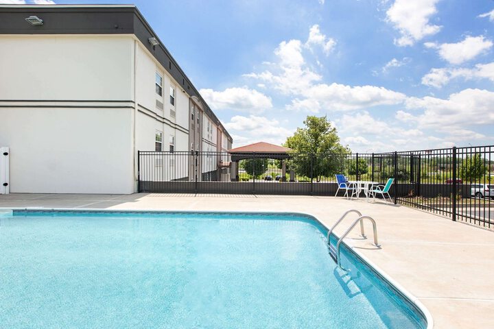 La Quinta Inn & Suites by Wyndham Blue Springs