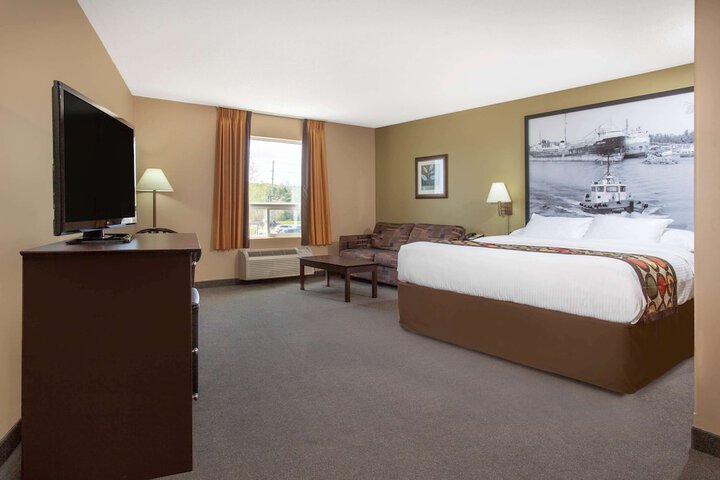 Super 8 by Wyndham Midland