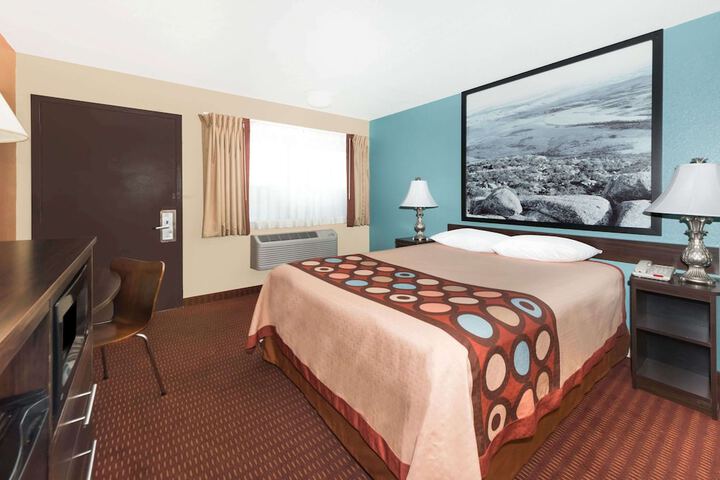 Room 33 of 42