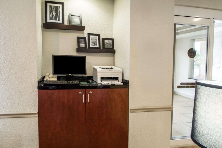 Business Center 28 of 28