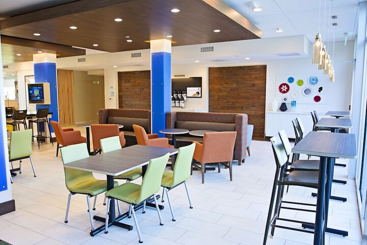 Holiday Inn Express & Suites Greenwood Mall by IHG