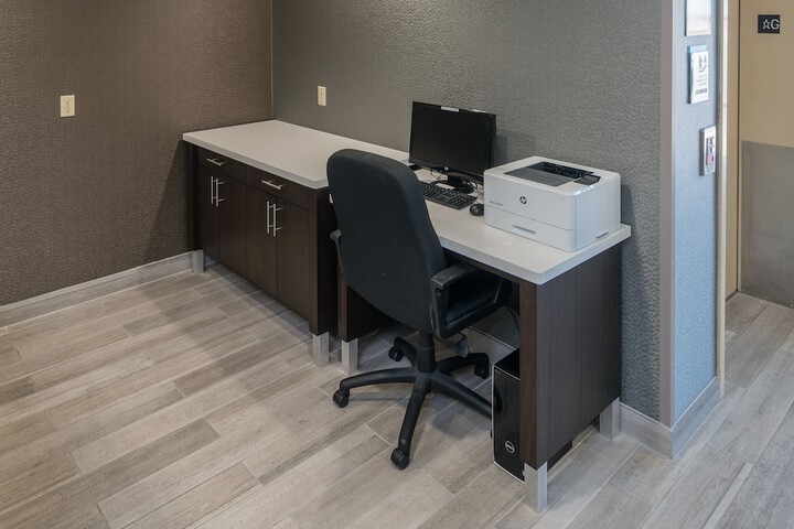 Business Center 47 of 49